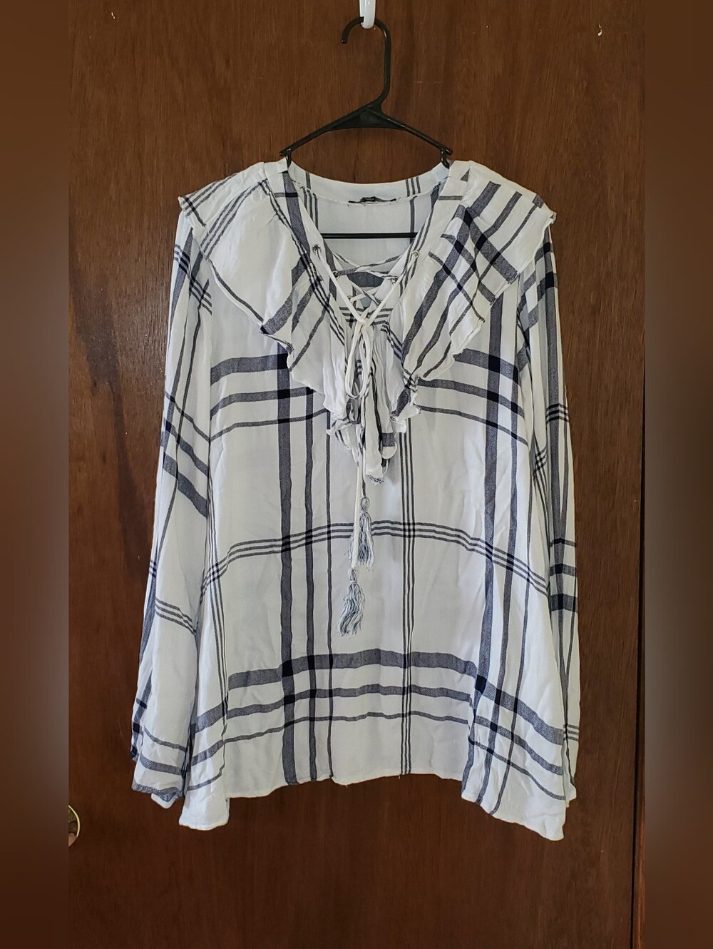 Signature Studio Long Sleeve Lace-Up Ruffle V-Neck Top Sz Xl